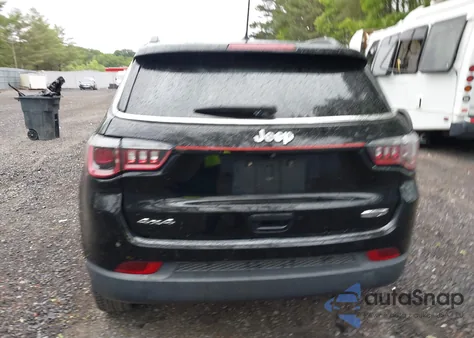 2018 Jeep Compass Latitude 4X4 z USA, uszkodzony, nr VIN 3C4NJDBB1JT434733